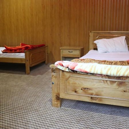 Golden Peak Guest House Гилгит Экстерьер фото