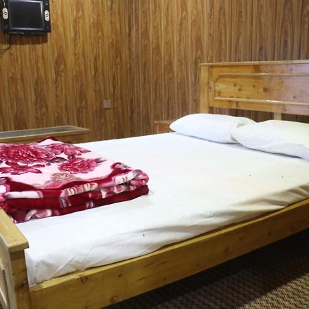 Golden Peak Guest House Гилгит Экстерьер фото