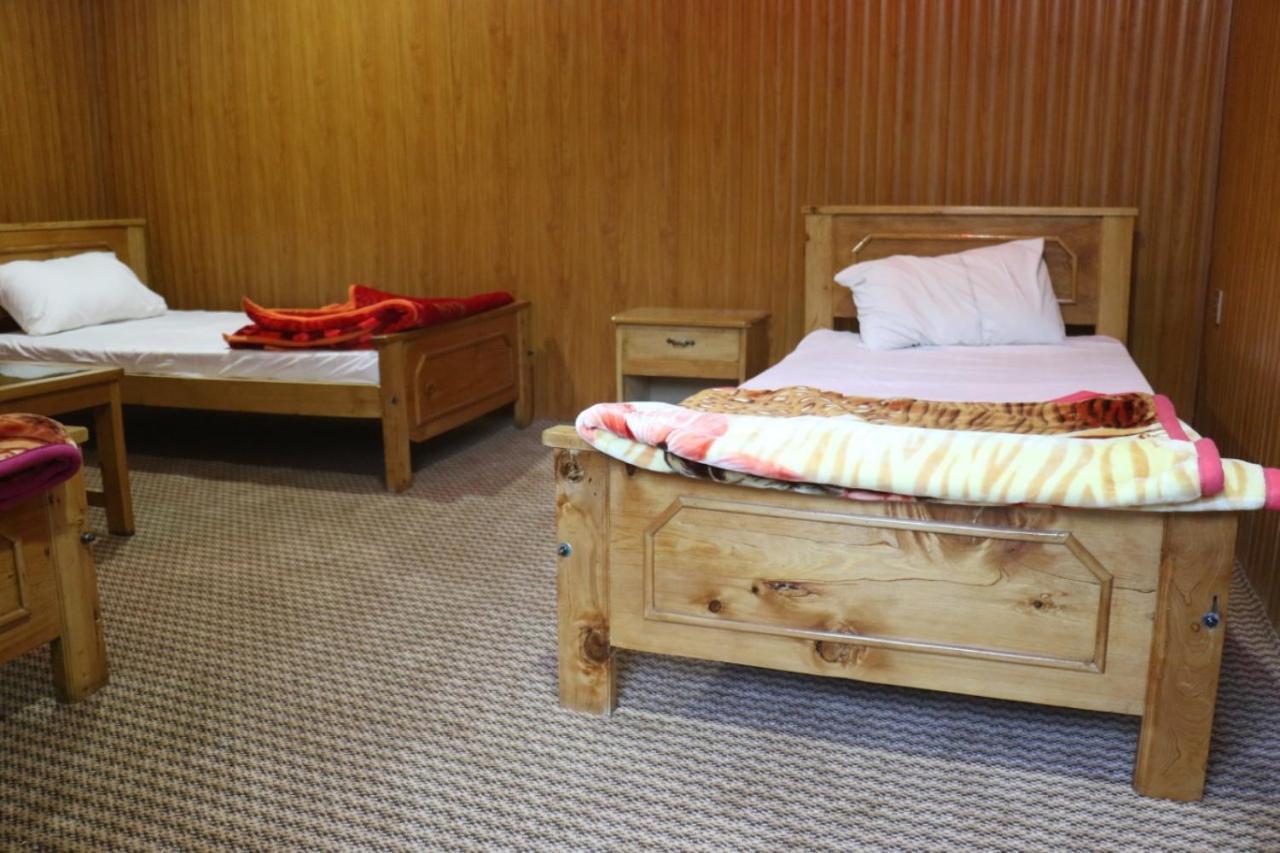 Golden Peak Guest House Гилгит Экстерьер фото