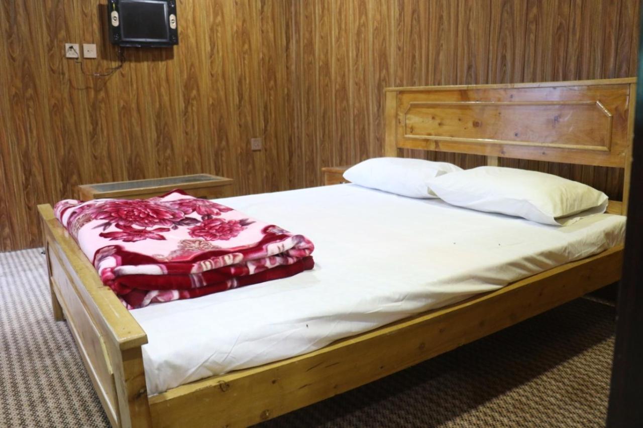 Golden Peak Guest House Гилгит Экстерьер фото