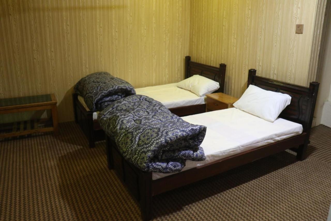 Golden Peak Guest House Гилгит Экстерьер фото