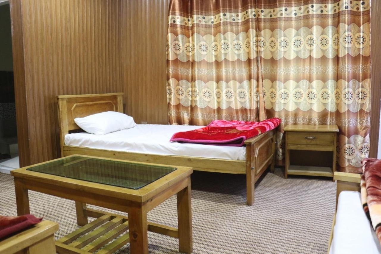 Golden Peak Guest House Гилгит Экстерьер фото