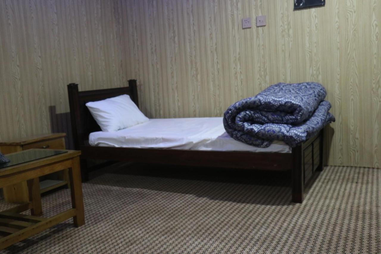 Golden Peak Guest House Гилгит Экстерьер фото