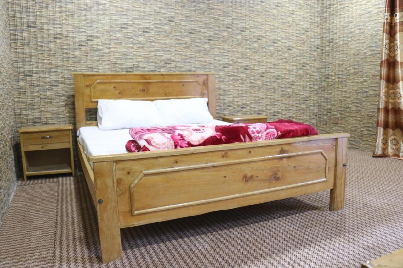 Golden Peak Guest House Гилгит Экстерьер фото