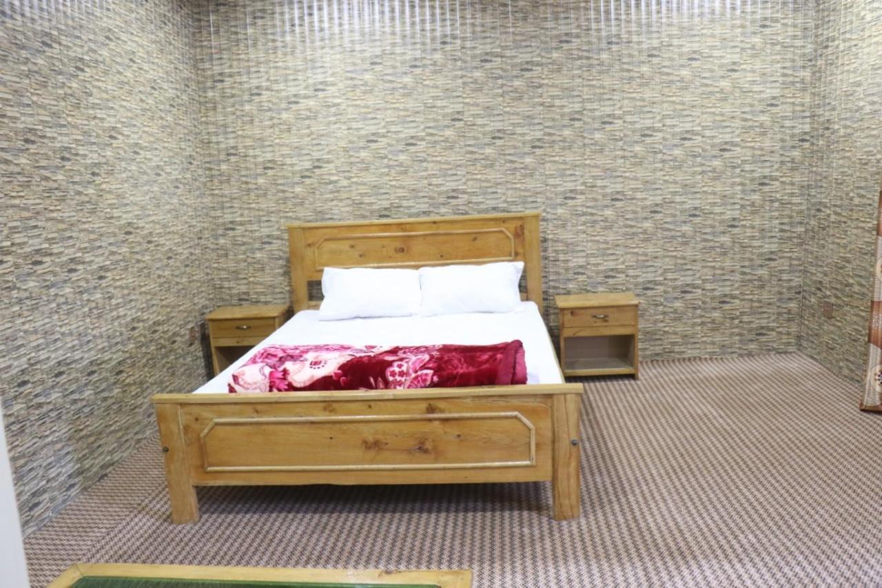 Golden Peak Guest House Гилгит Экстерьер фото
